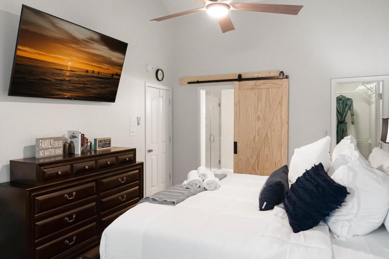 Updated 3b 2 5b -king Bed- Jacuzzi * Charlotte