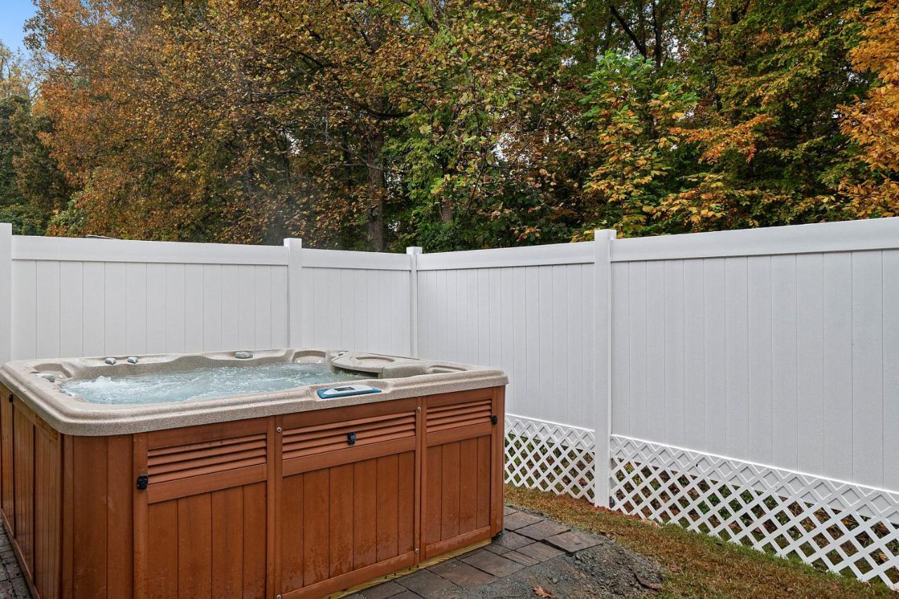Updated 3b 2 5b -king Bed- Jacuzzi Holiday home *