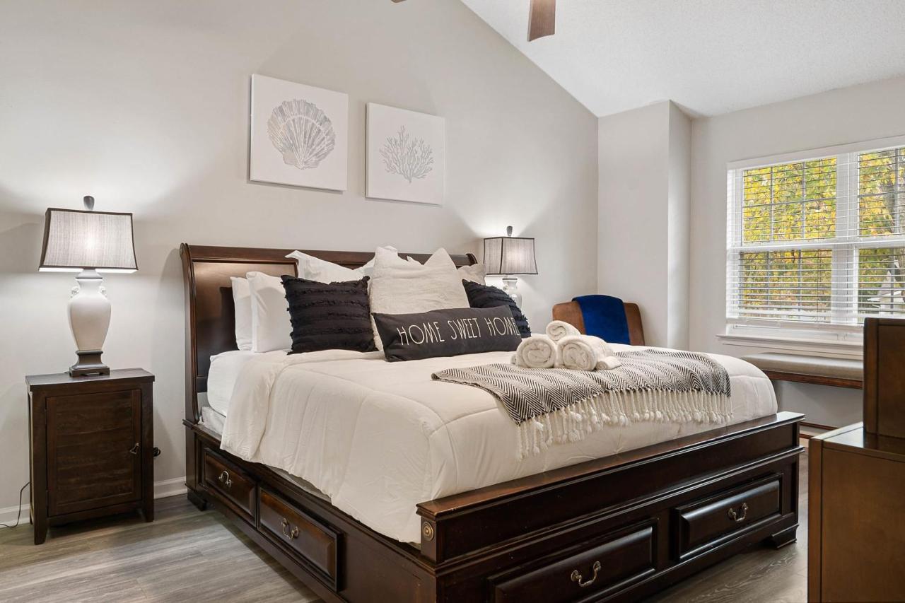 Updated 3b 2 5b -king Bed- Jacuzzi * Charlotte